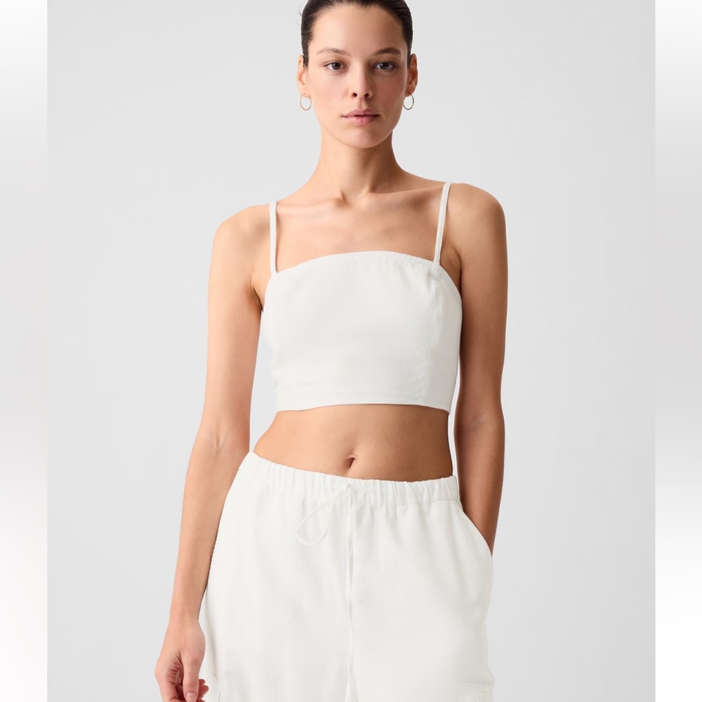 Linen blend  White Sleeveless Fitted Crop Top